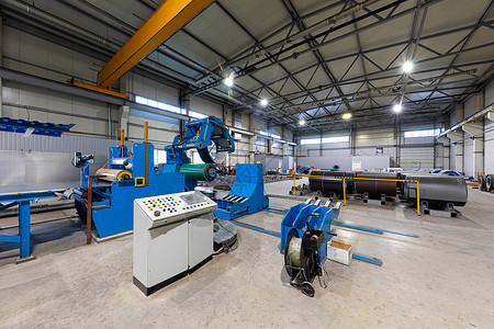 倉庫屋頂背景下的化工原料及產(chǎn)品管理